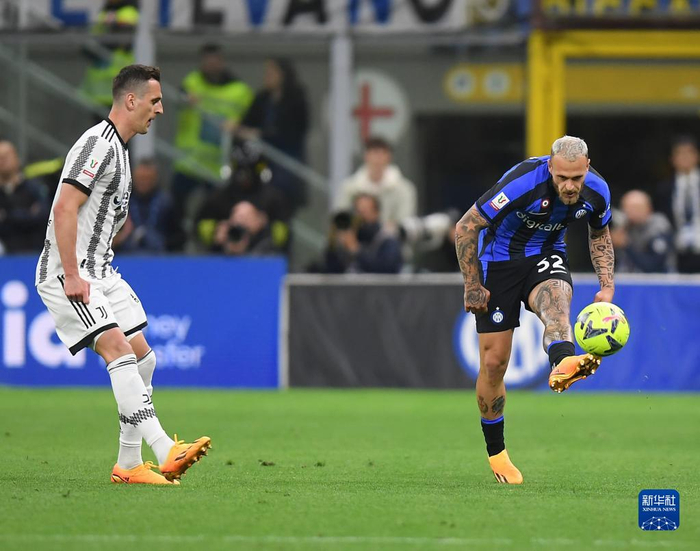 继续逆袭创造历史？ LNG Esports 在第二阶段输了三场比赛，2025赛季的战绩为1胜12负。