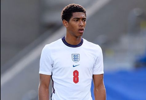 JUGi 重返 Valorant ：前CS职业选手的新篇章