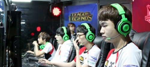 B8 , Heroic , 和 NRG 在 BLAST.tv Austin Major 2025 第一阶段的首轮比赛中获胜